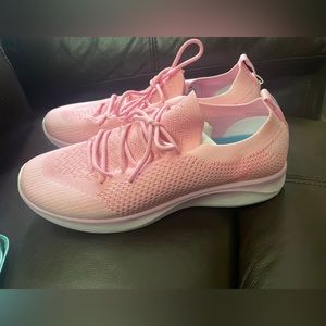 NWT Native athletic shoes, men’s 9.5W/women’s W. Mercury 2.0 lantern pink